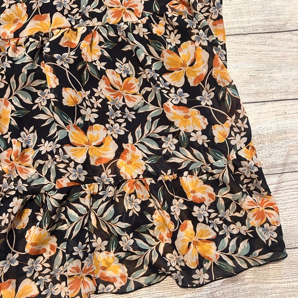 Elegant Floral Long Sleeve Dress - Picture 2 of 7